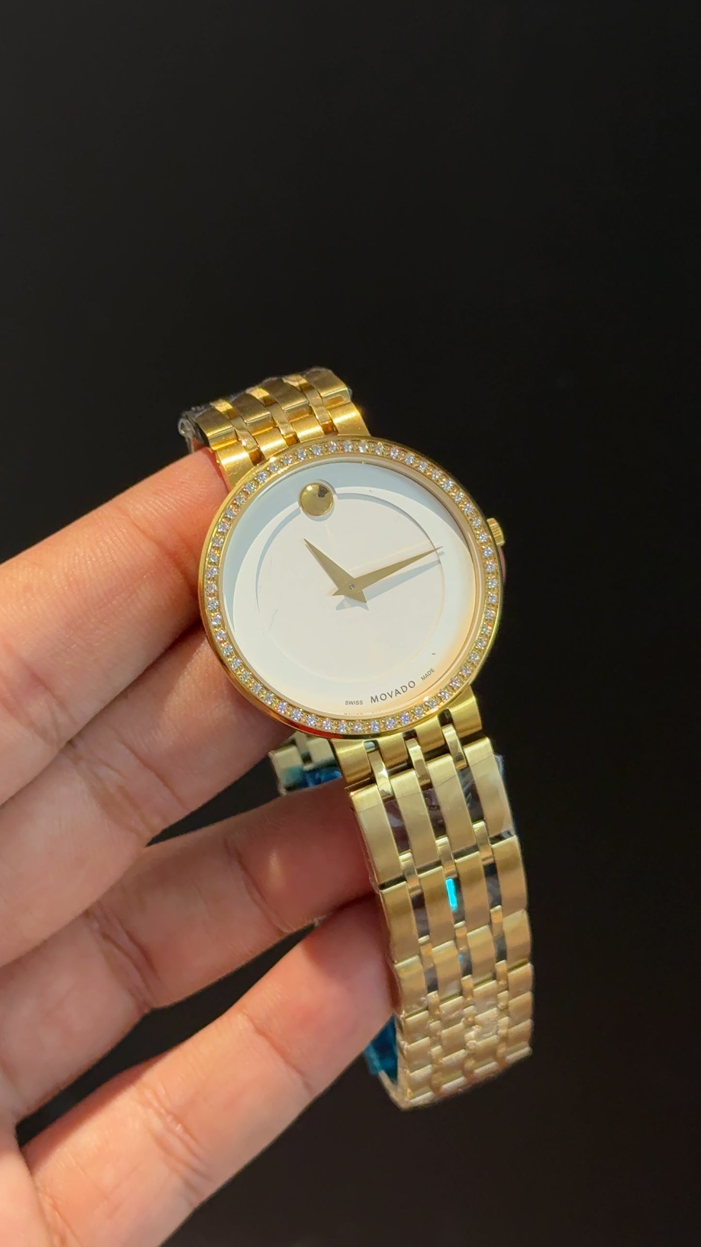 Movado | Woman | Gold Chain |White Dial