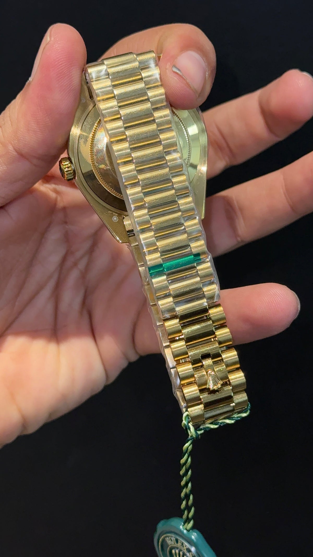 DayDate | Diamond Bezel | Gold Chain | Rainbow Digit | White Diamond Dial
