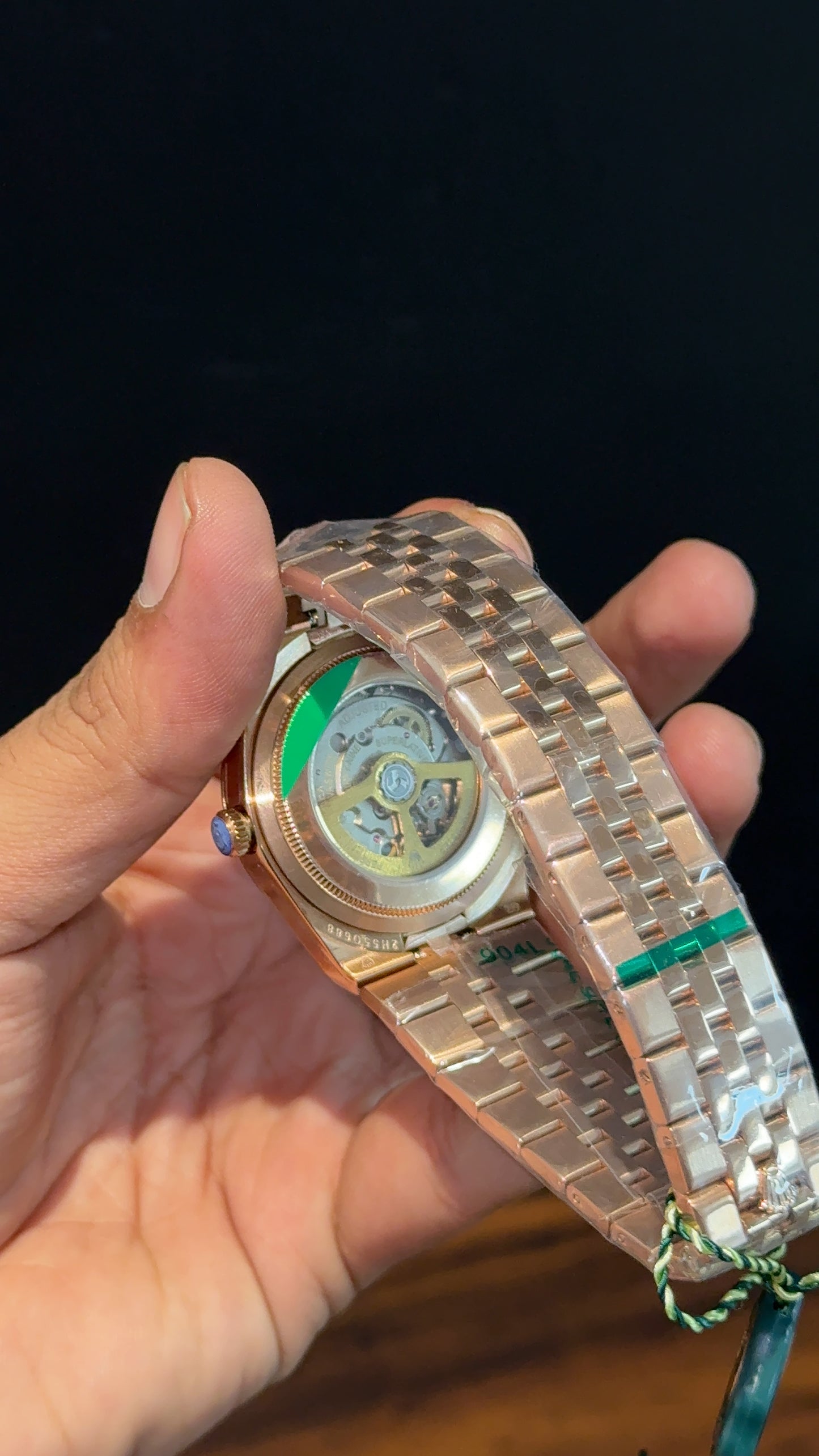 Premium Land Dweller | 40mm | Rose Chain | White Textured Dial