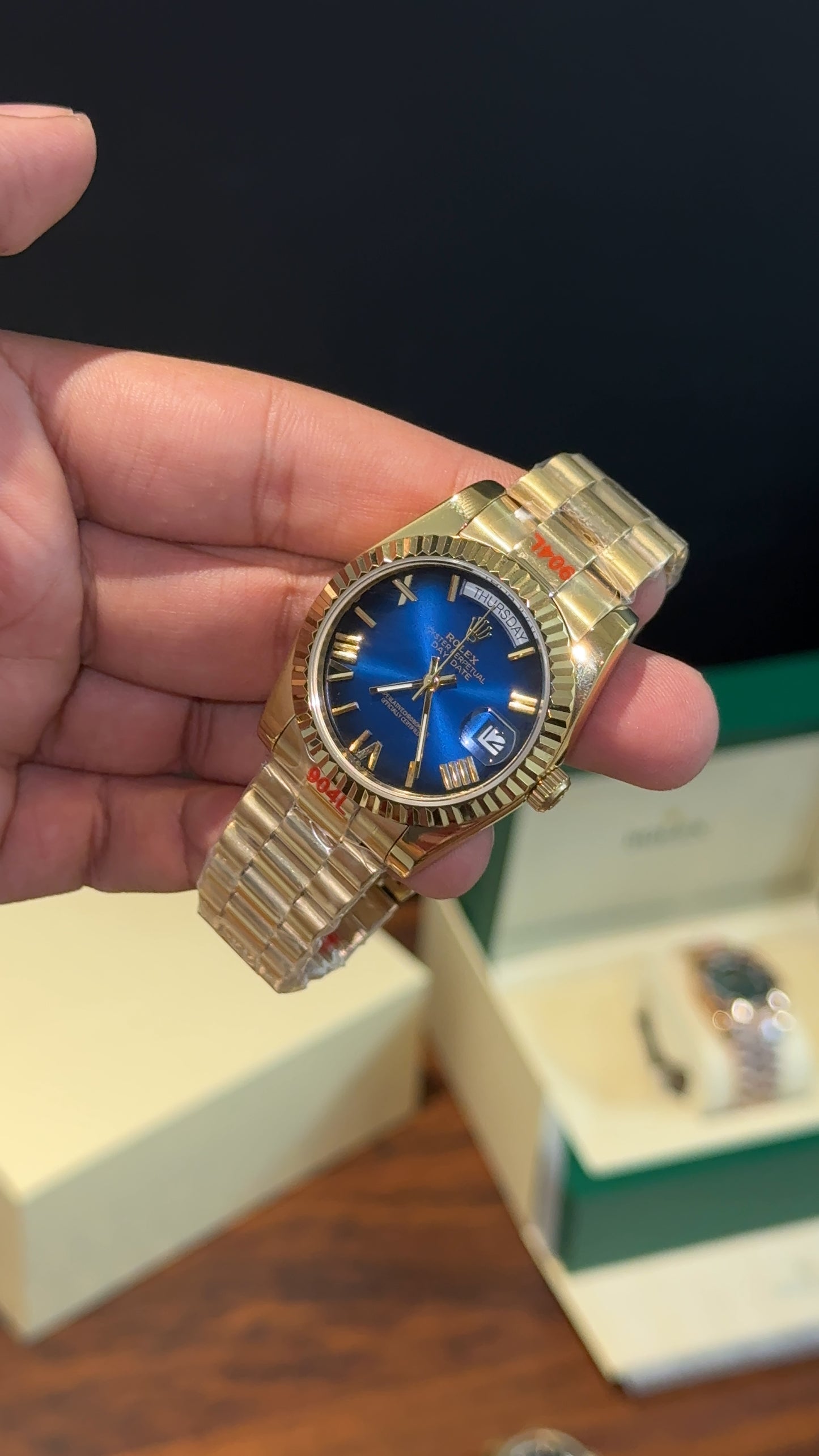DayDate | 36mm | Gold Chain  |  Gradient Blue Index Dial