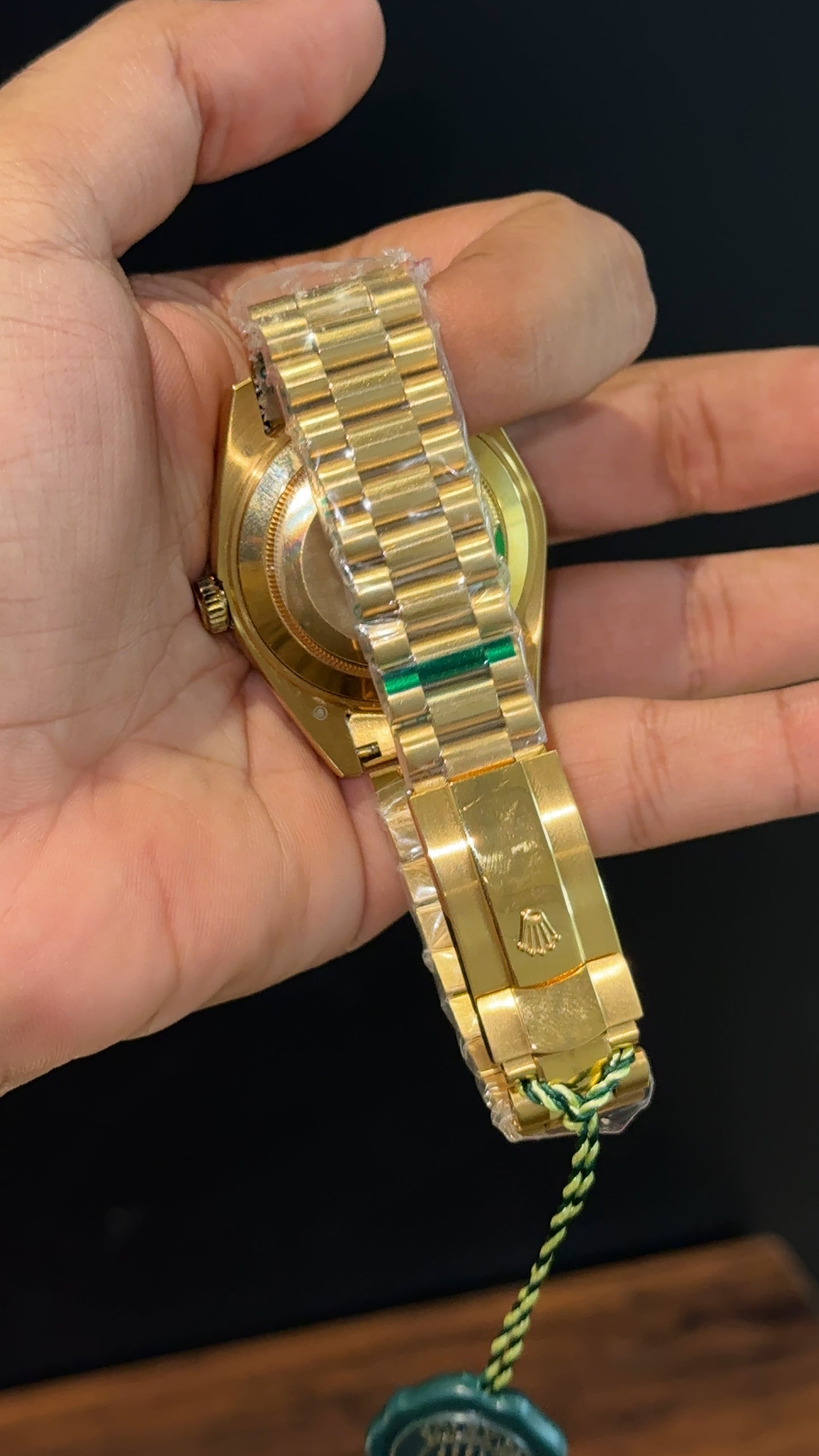 DayDate | Gold Chain |Pearl Digit | Black Dial