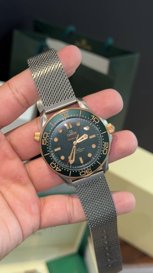Premium Omega | James Bond | Silver Chain | Green Dial