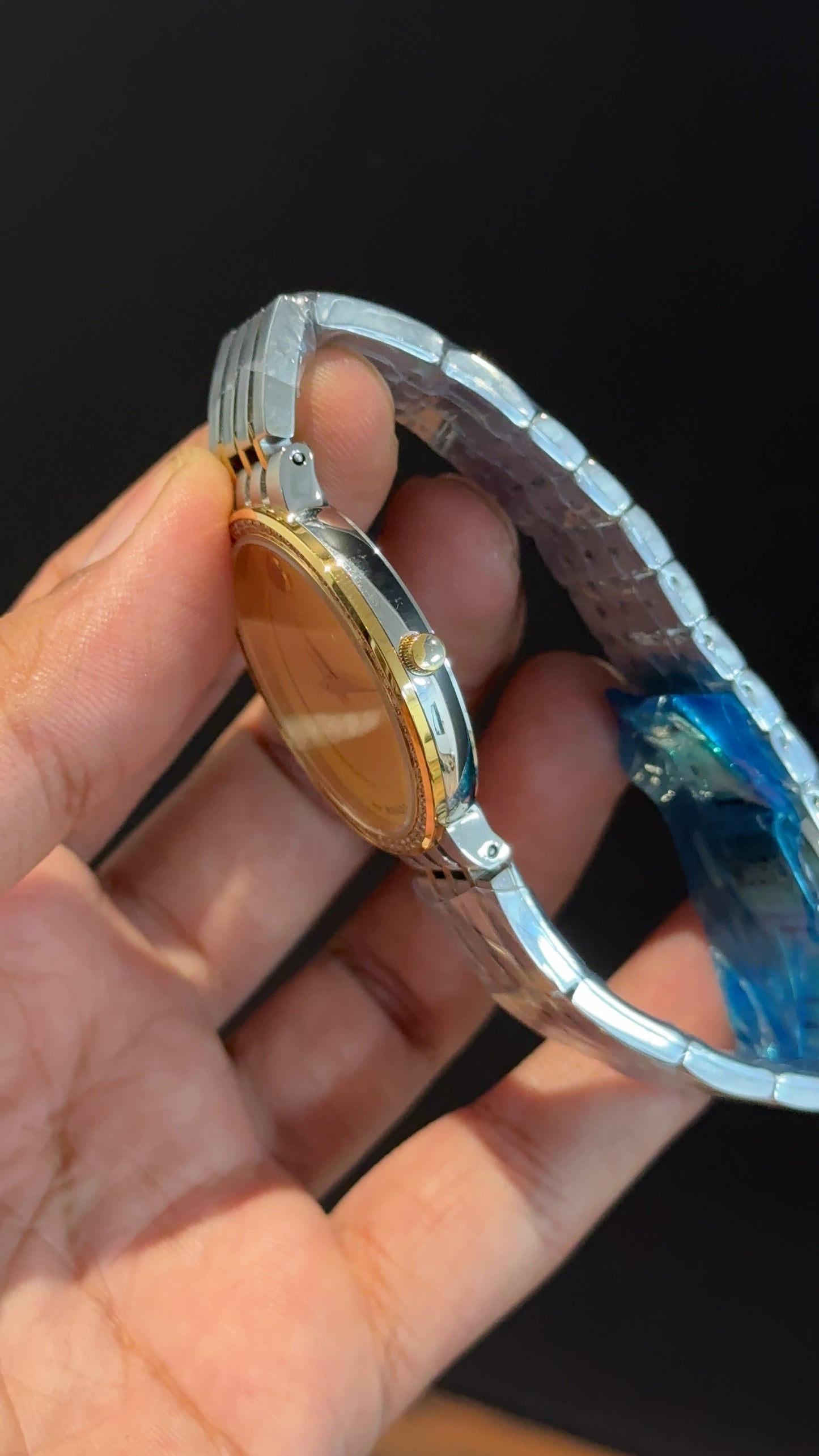 Movado | Woman | Silver Chain | Gold Dial