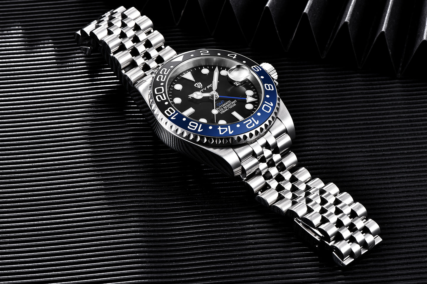 Twenty Four TF-1553 GMT | Batman