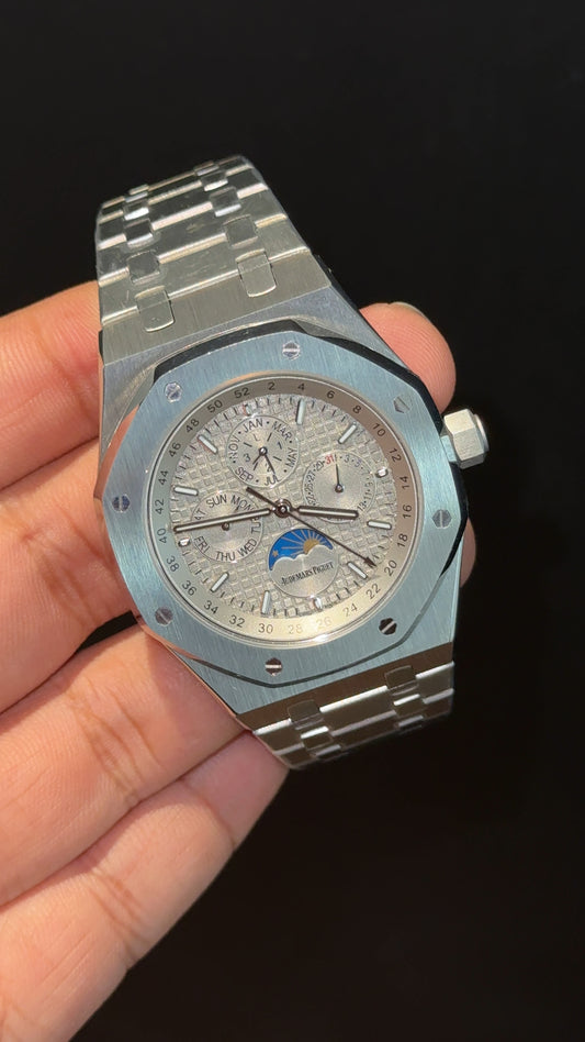 AP Auto | Silver Chain | Chrono | Calendar Edition | Light Greyish Dial