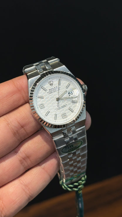 Premium Land Dweller | 36mm | Silver Chain | White Textured Dial