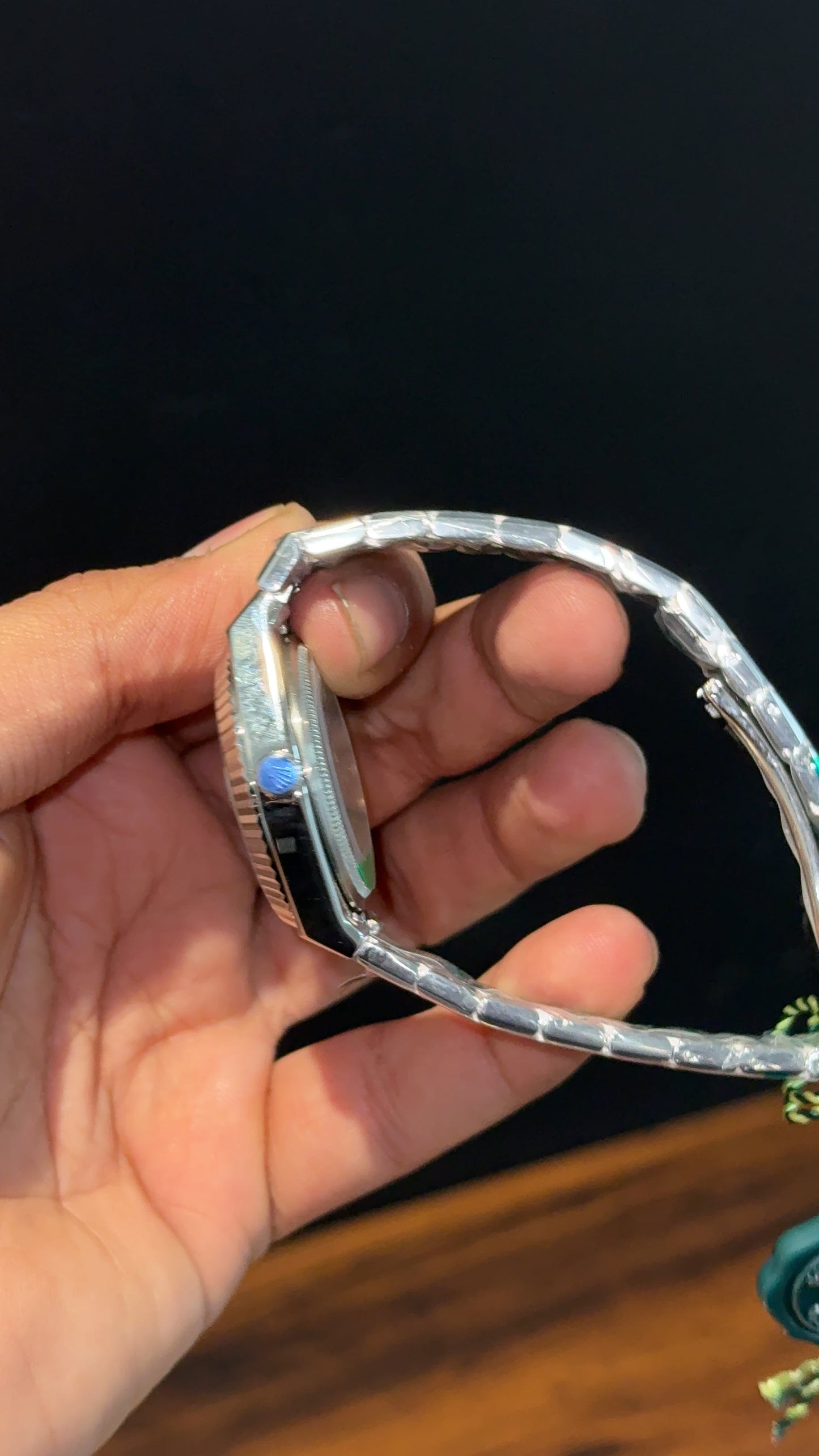 Premium Land Dweller | 36mm | Silver Chain | White Textured Dial