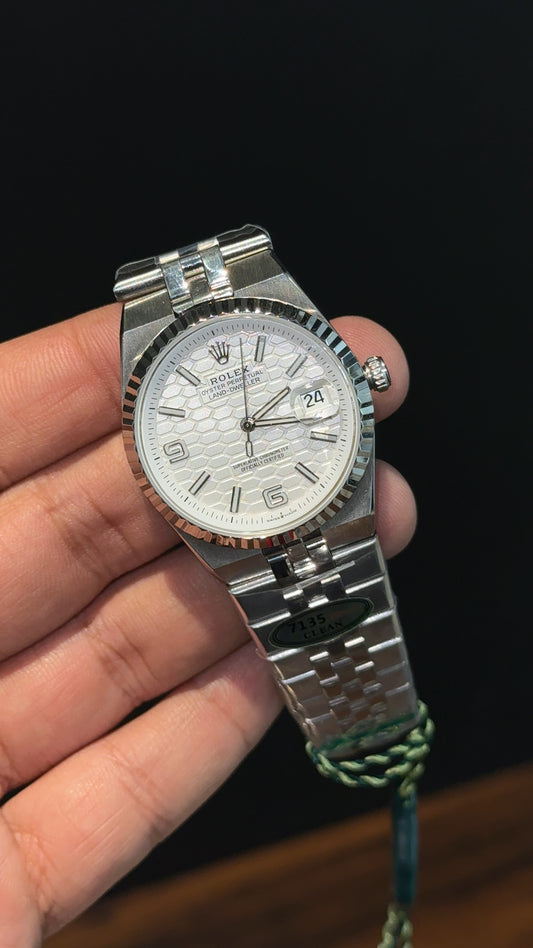 Land Dweller | 36mm | Clean Grade | Silver Chain | White Textured Dial