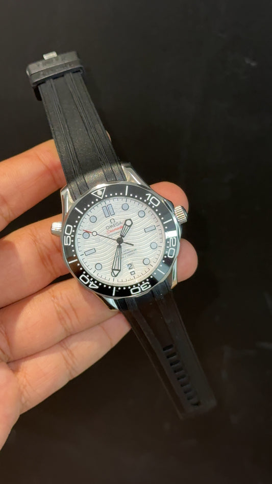Omega Seamaster | Black Bezel | Black Strap | White Lines Dial - twentyfour