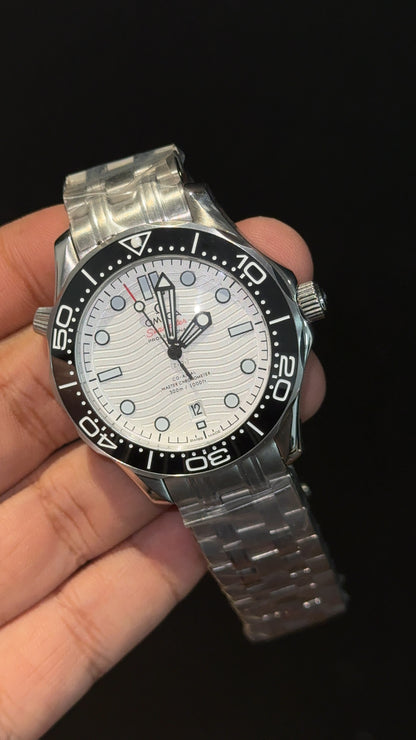 Omega Seamaster | Silver Chain | Black Bezel | White Royal Dial