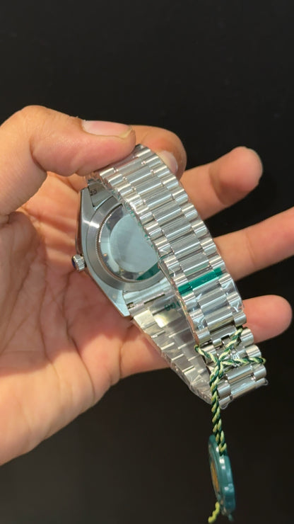DayDate | Silver Chain | Plain Bezel | Diamond Digit | Gradient Blue Dial