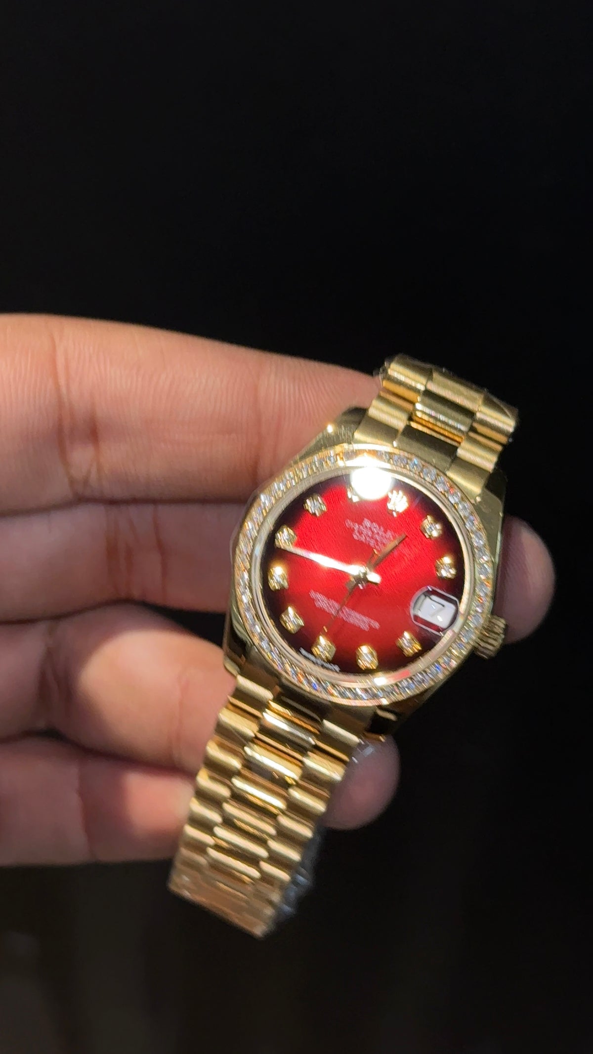 Premium DateJust | Eveline | Diamond Bezel | 30mm | Women | Gold President Chain | Gradient Red Dial