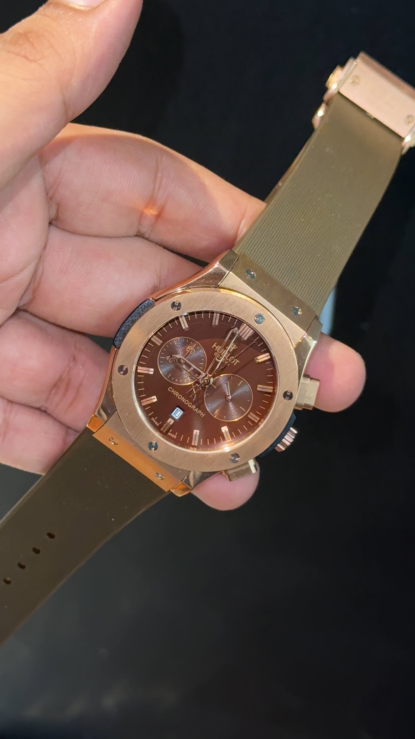 Hublot | Rose Case | Chrono | Goldenish Strap | Red Dial