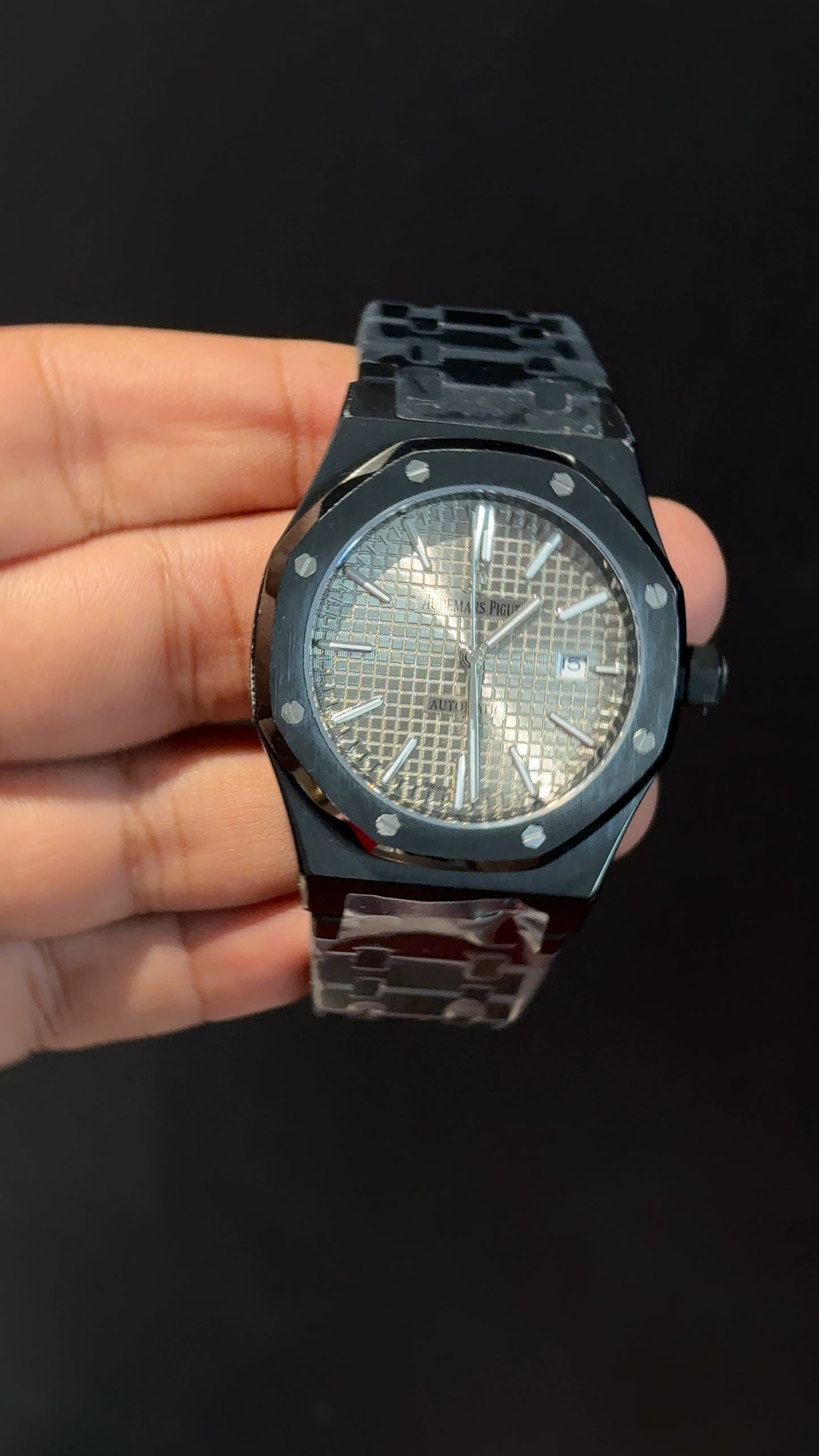 AP Auto | Black Chain | Light Grey Box Dial
