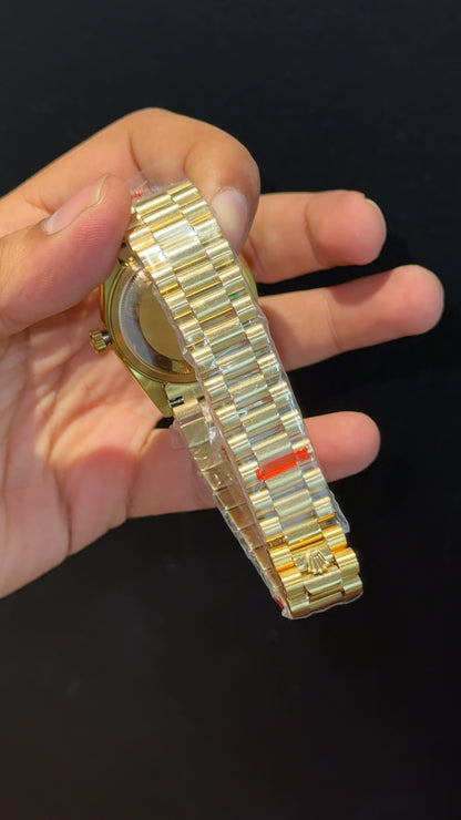 DayDate | 36mm | Gold President Chain | Black Plain Dial
