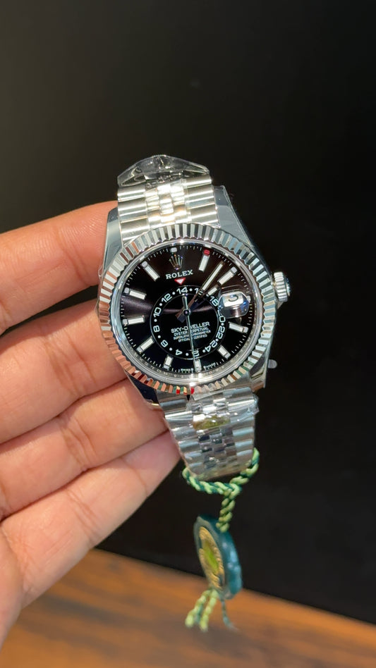 Executive SkyDweller | Silver Jubilee Chain | Black Dial