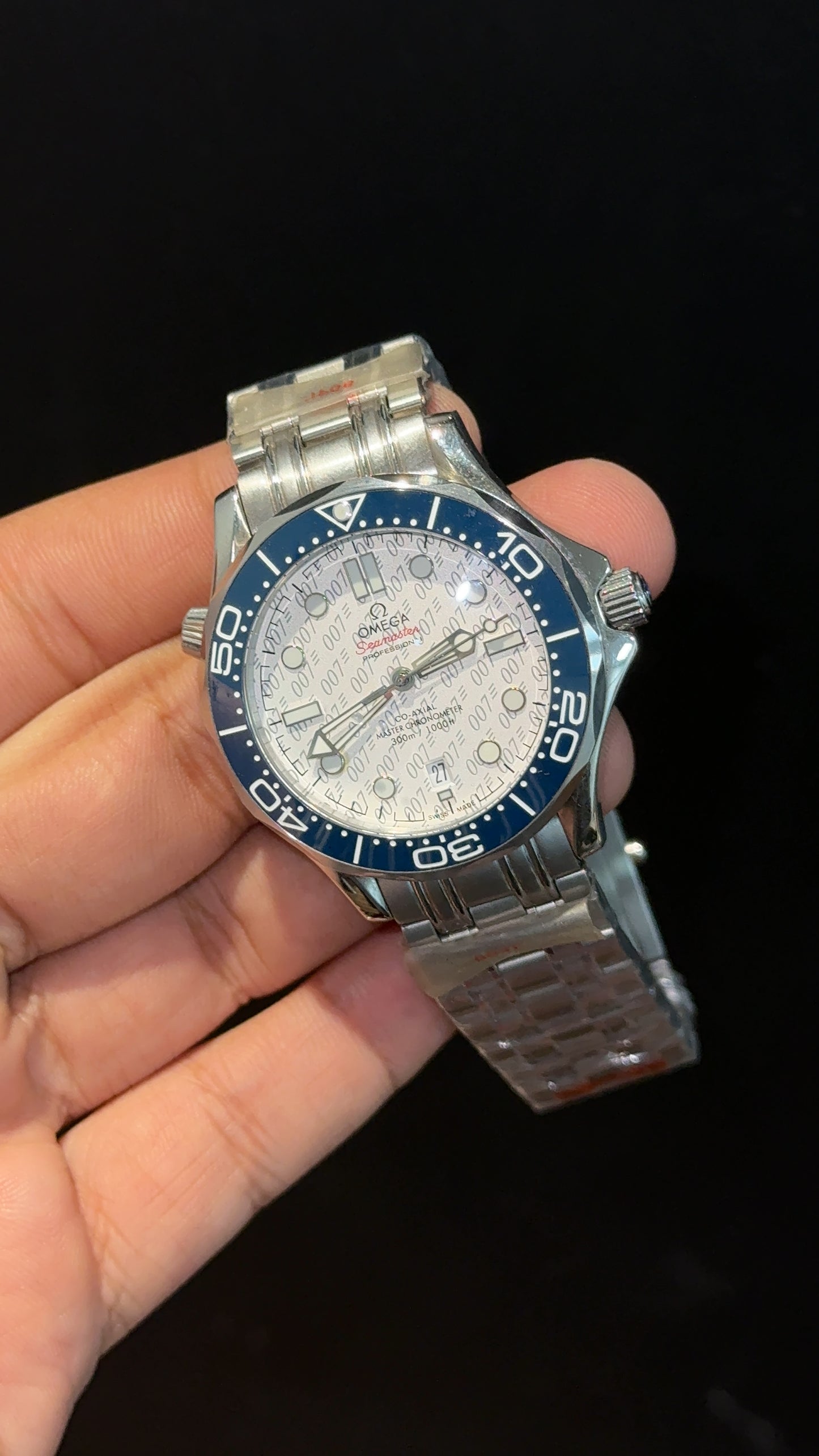 Omega Seamaster | Silver Chain | Blue Bezel | White Textured Dial