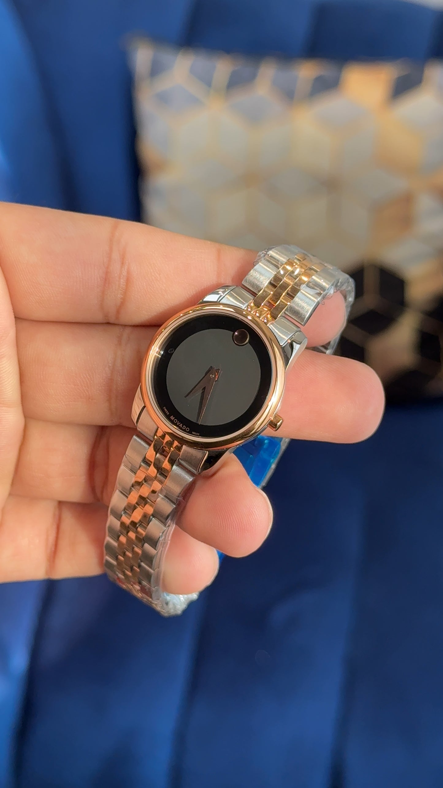 Movado | Women |Rose Two Tone | Black Plain Dial