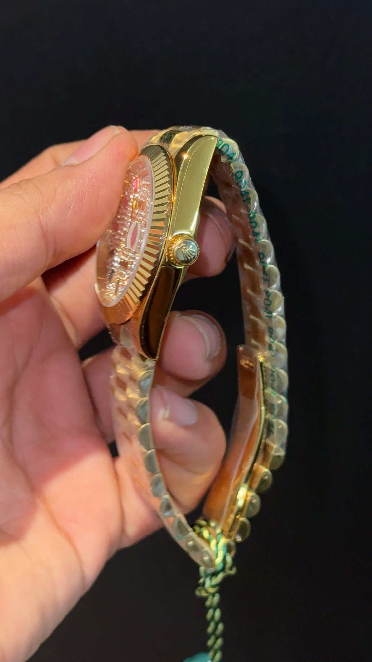 DayDate | Gold Chain | Rainbow Digit | White Diamond Dial