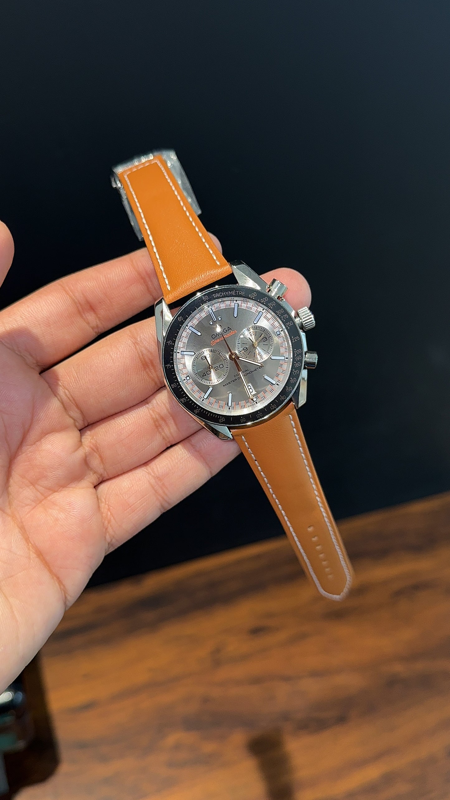 Speedmaster | Camel Strap | Chrono | Silver Grey Dial