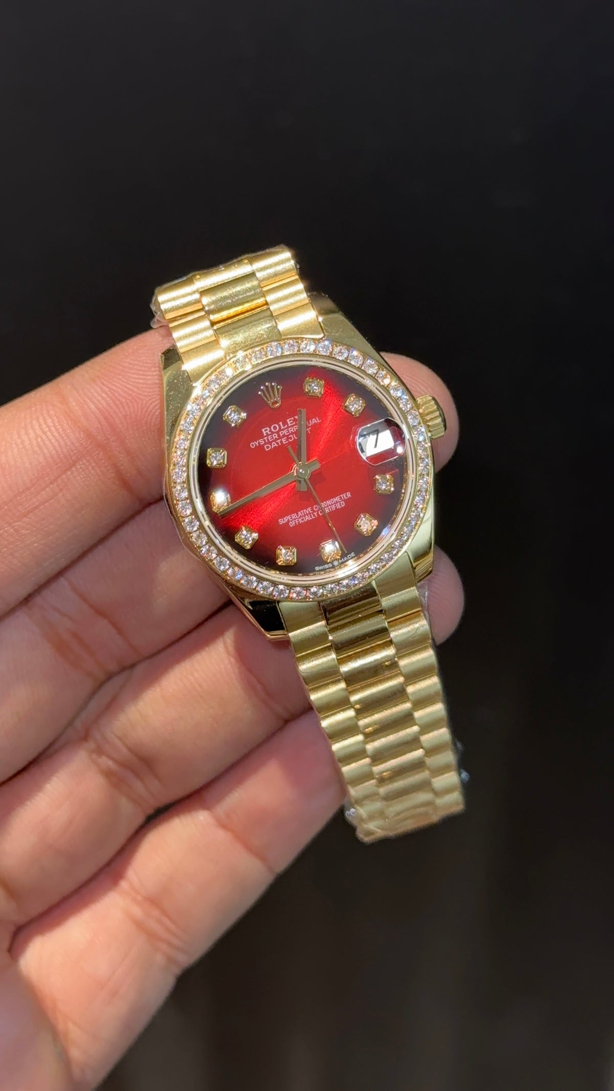 Premium DateJust | Eveline | Diamond Bezel | 30mm | Women | Gold President Chain | Gradient Red Dial