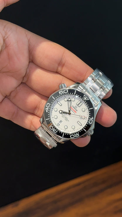 Executive Omega Seamaster | Silver Chain | Black Bezel | White Dial