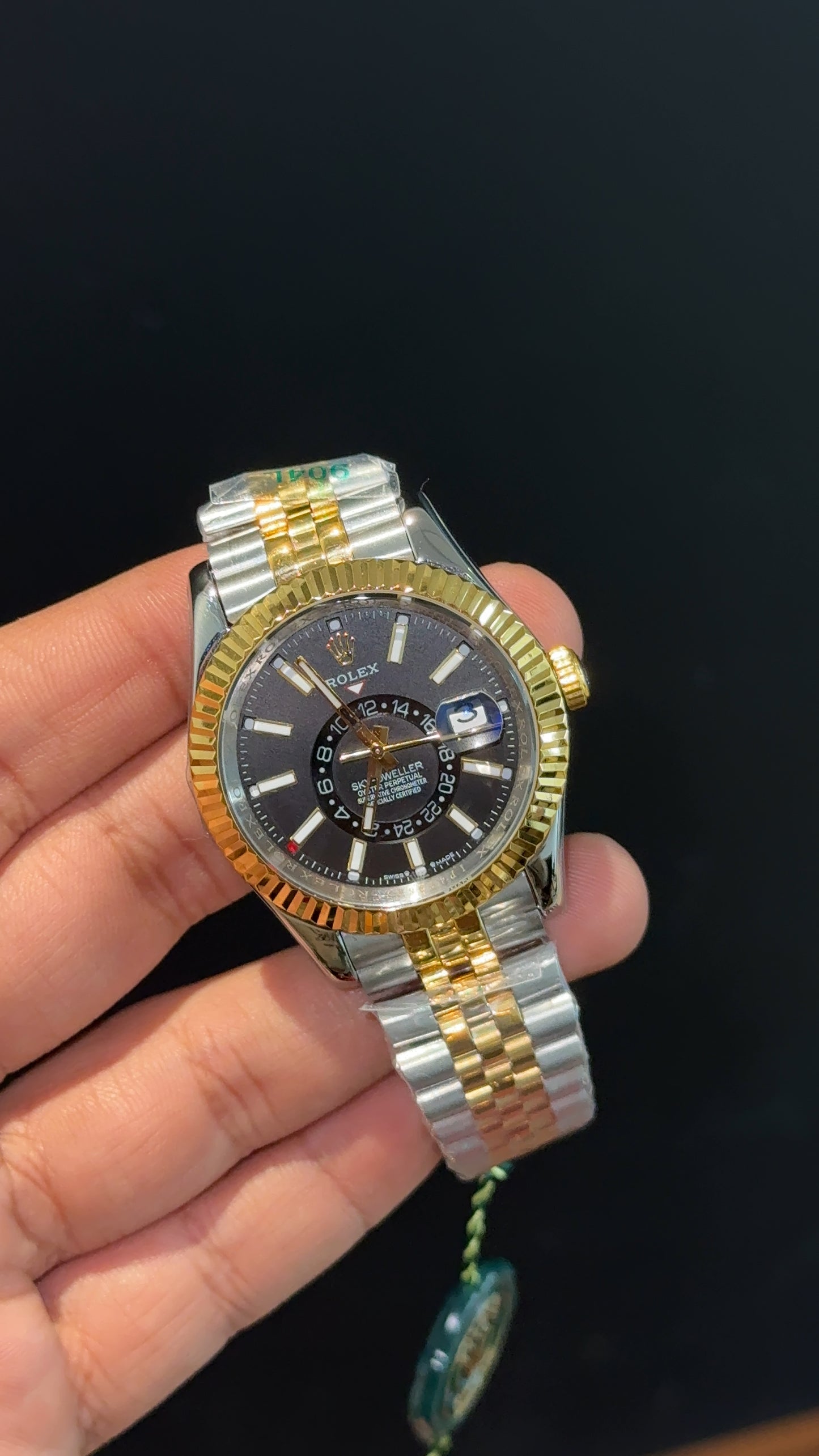 Sky Dweller | Gold Two Tone Jubilee | Black Dial
