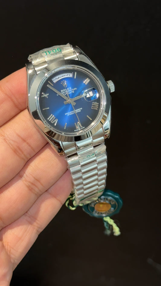 DayDate | Silver Chain | Plain Bezel | Gradient Blue Dial