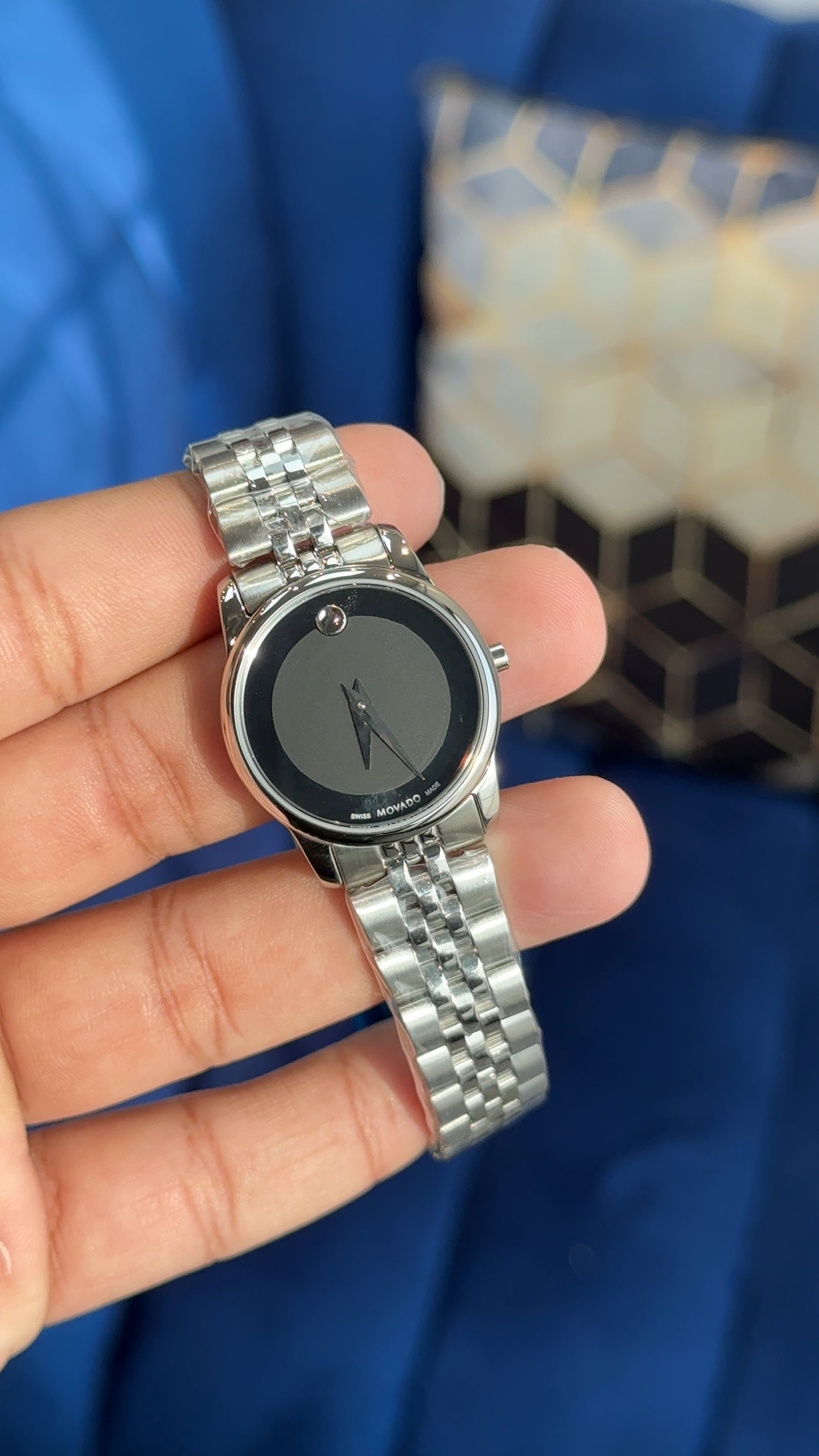 Movado | Women |Silver Chain | Black Plain Dial