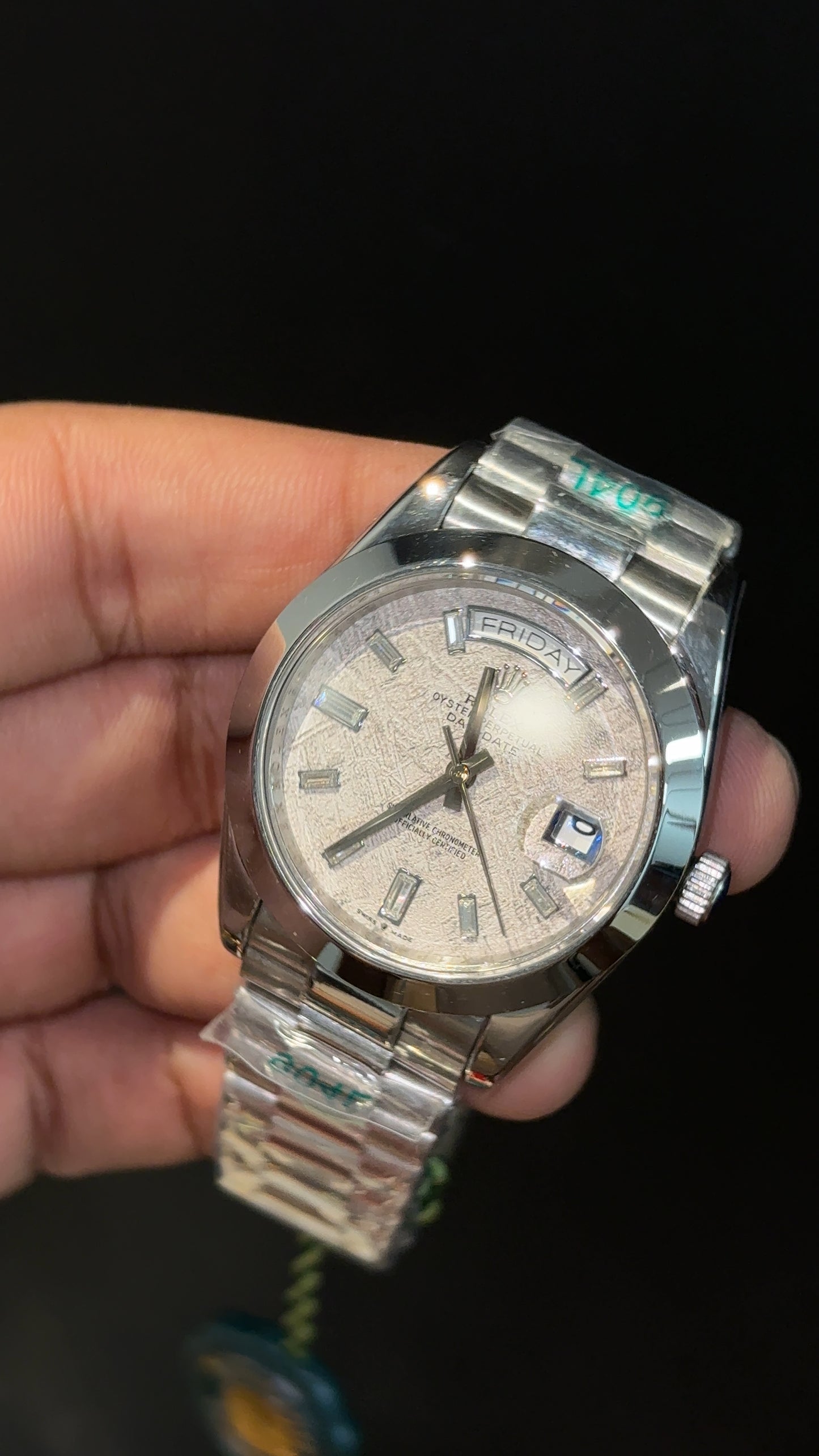 DayDate | Silver Chain | Plain Bezel | Pearl Digit | White Texture Dial