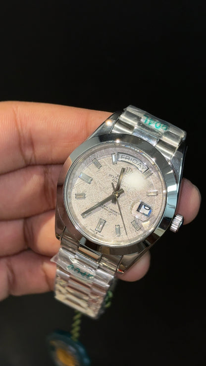 DayDate | Silver Chain | Plain Bezel | Pearl Digit | White Texture Dial