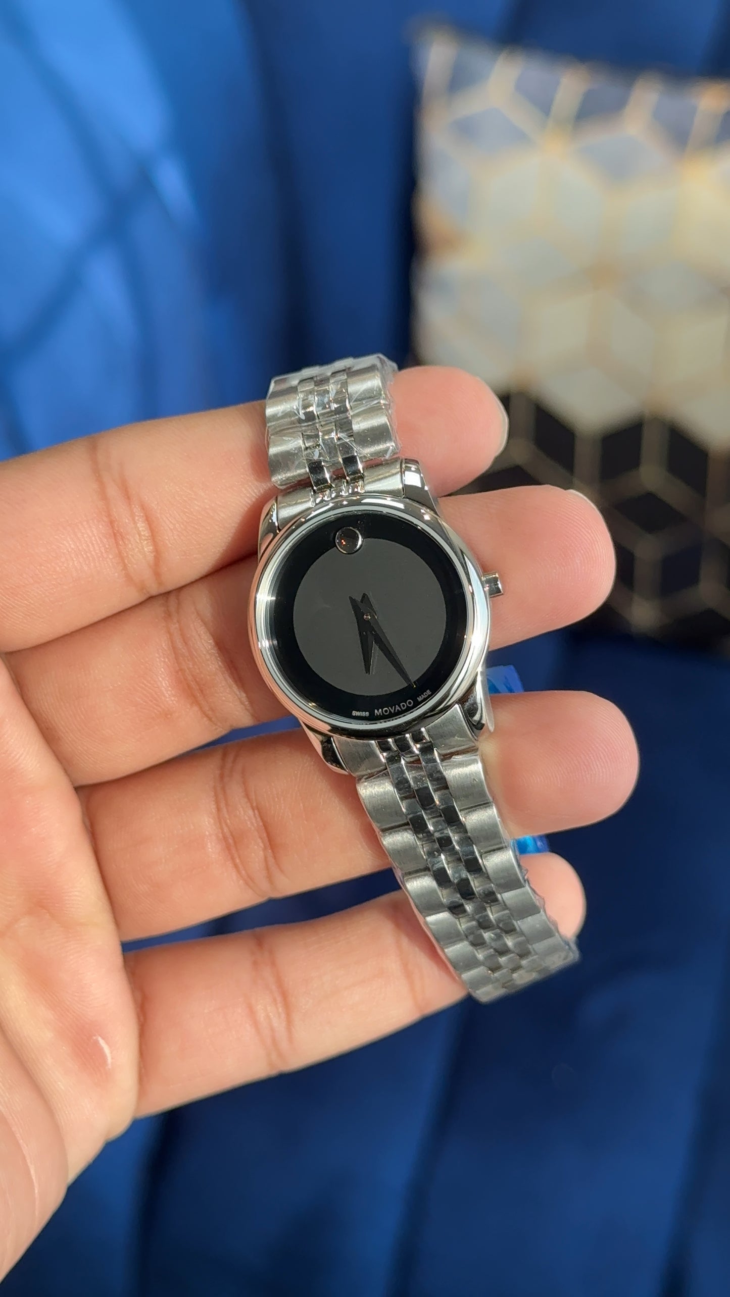 Movado | Women |Silver Chain | Black Plain Dial