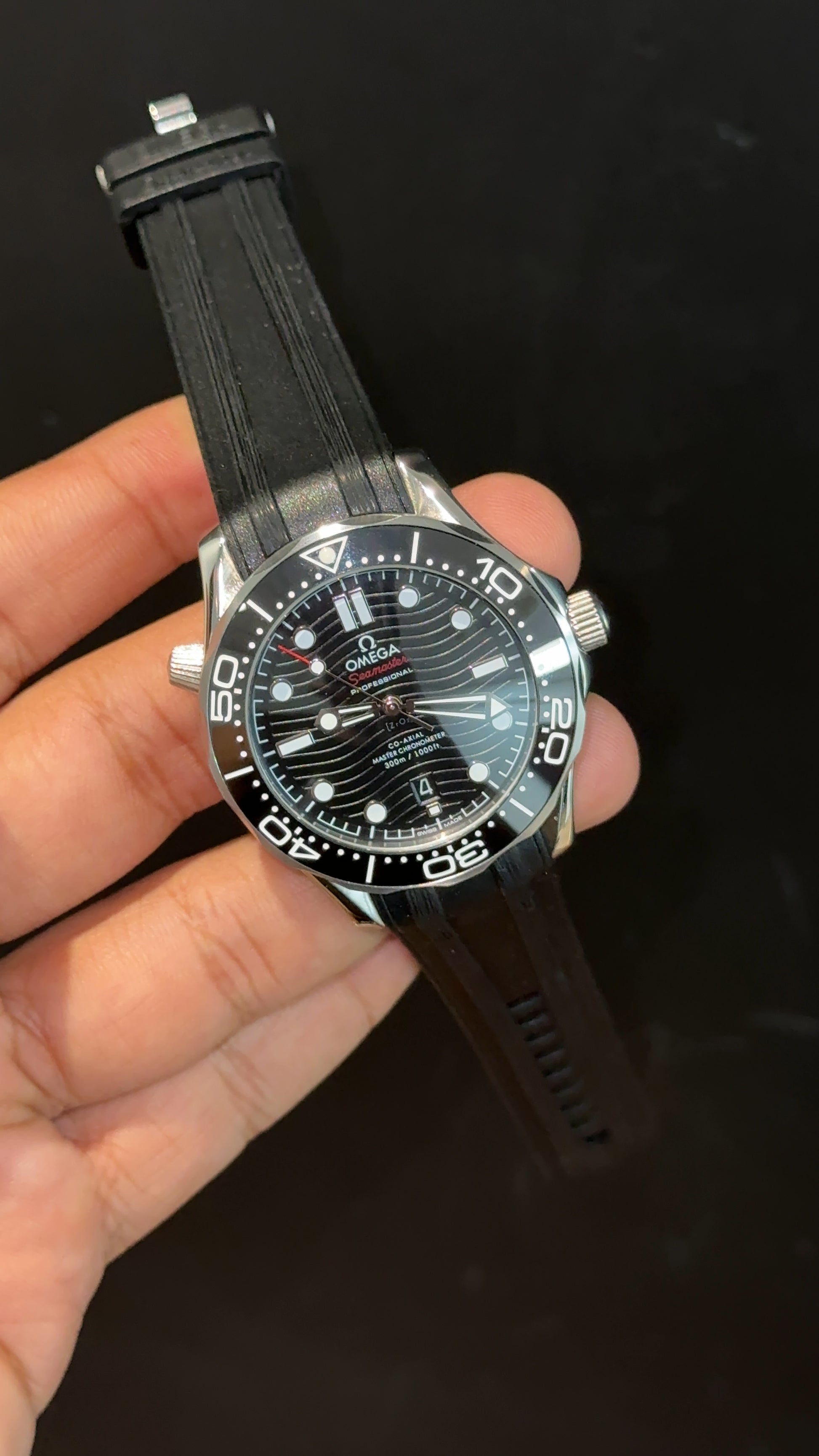 Omega Seamaster | Black Bezel | Black Strap | Black Lines Dial - twentyfour