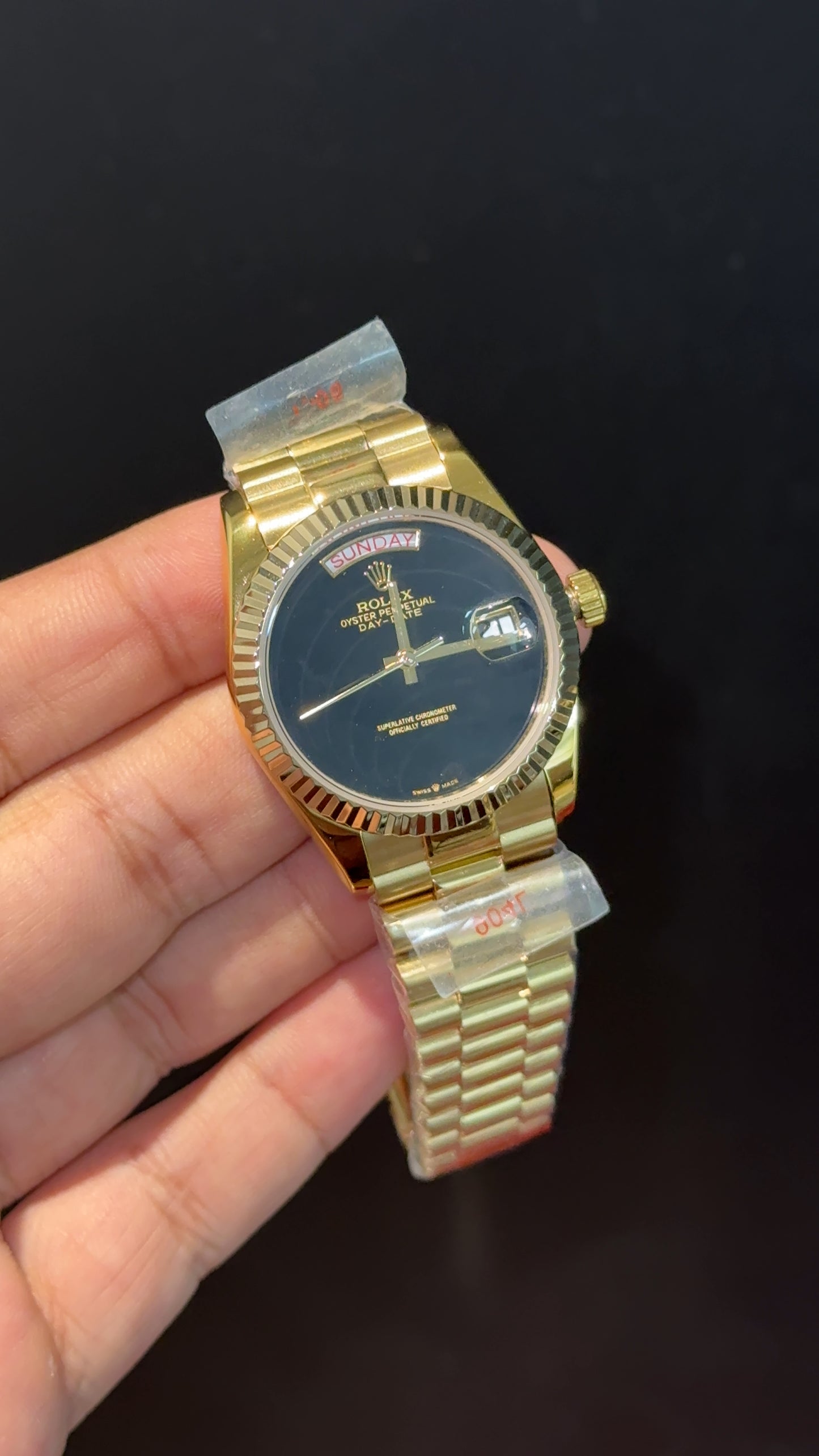 DayDate | 36mm | Gold President Chain | Black Plain Dial