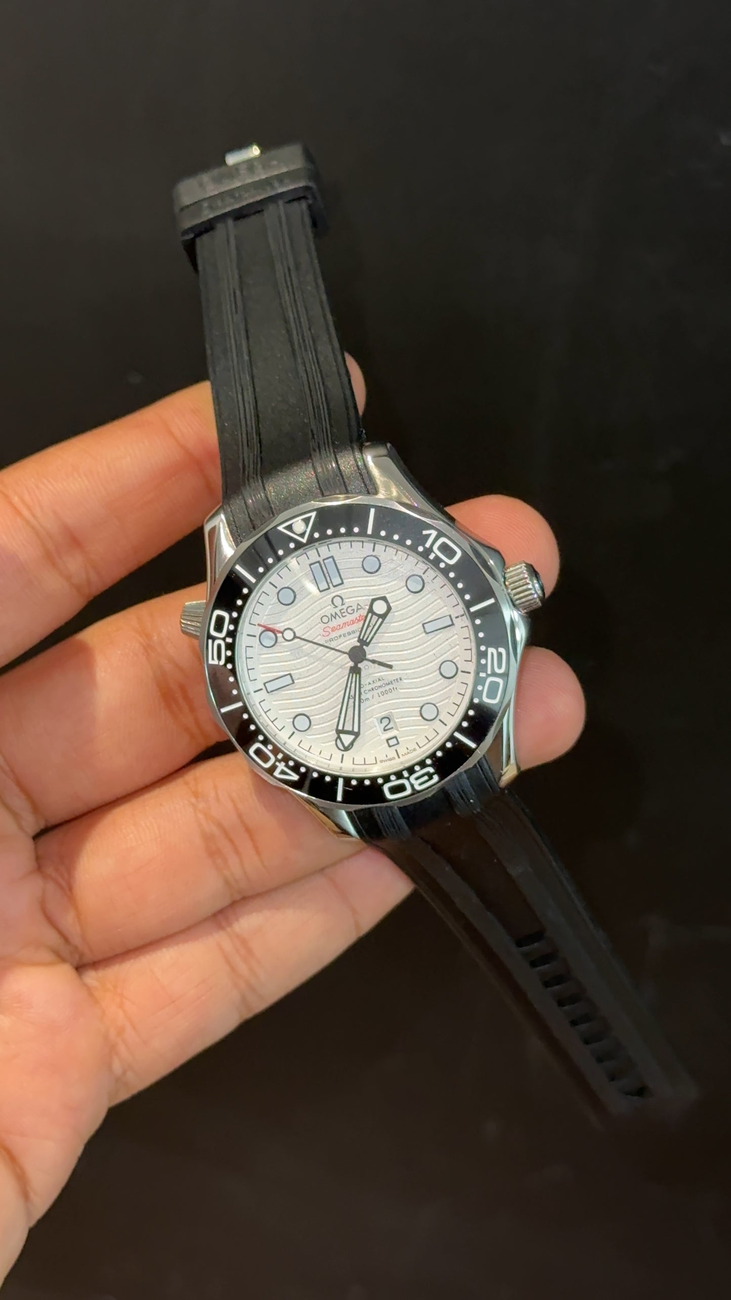Omega Seamaster | Black Bezel | Black Strap | White Lines Dial - twentyfour