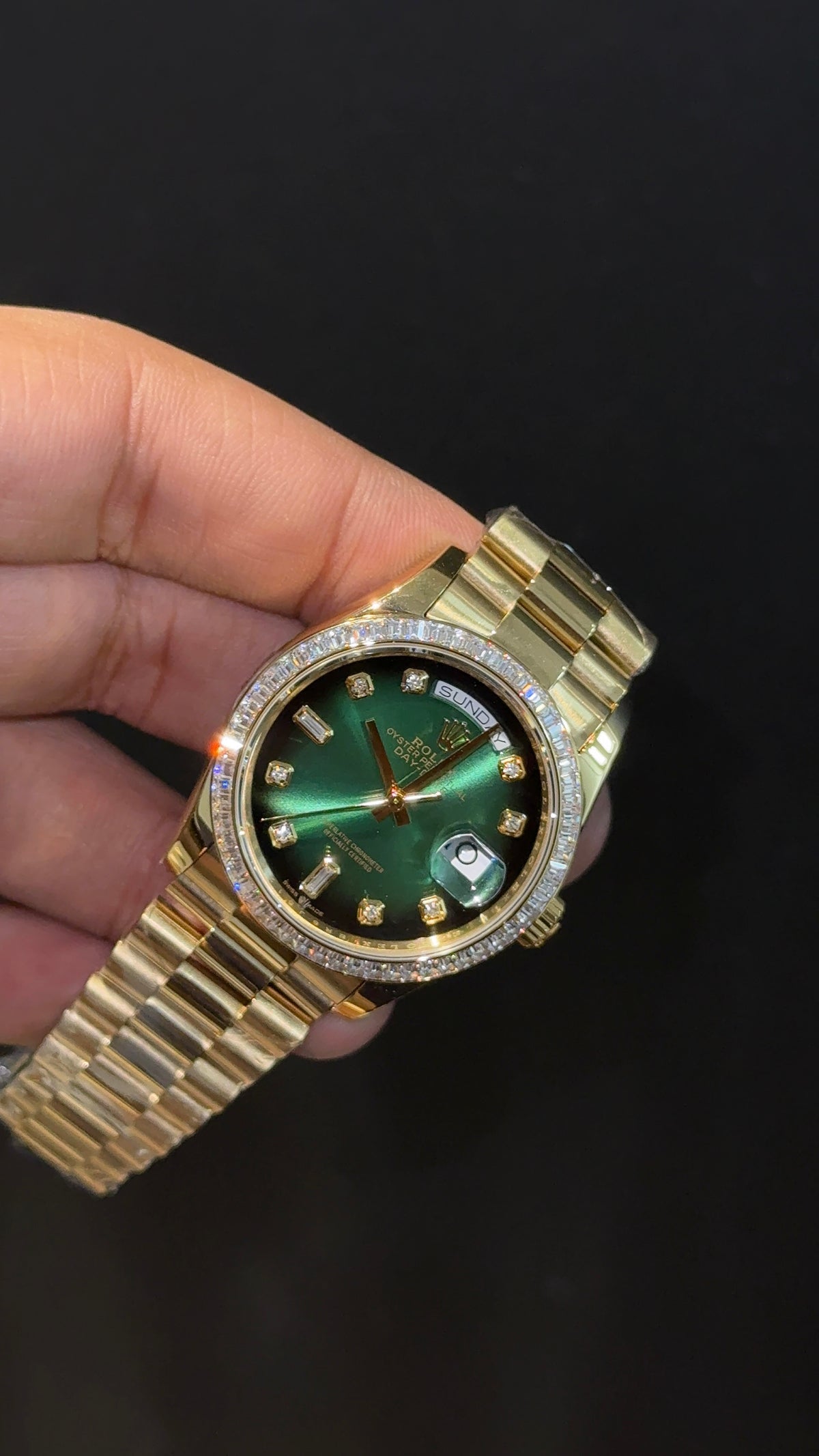Premium Daydate | Diamond Bezel  | 36mm | Gold Chain | Gradient Green Diamond Dial