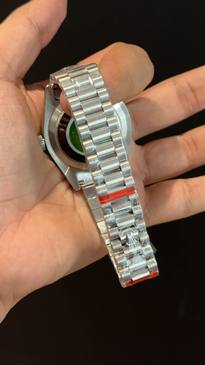 Daydate | Mother Of Pearl | Silver Chain | White Pearl Dial