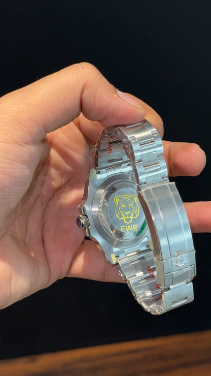 Executive Submariner | Silver Chain | Green Bezel | Black Dial