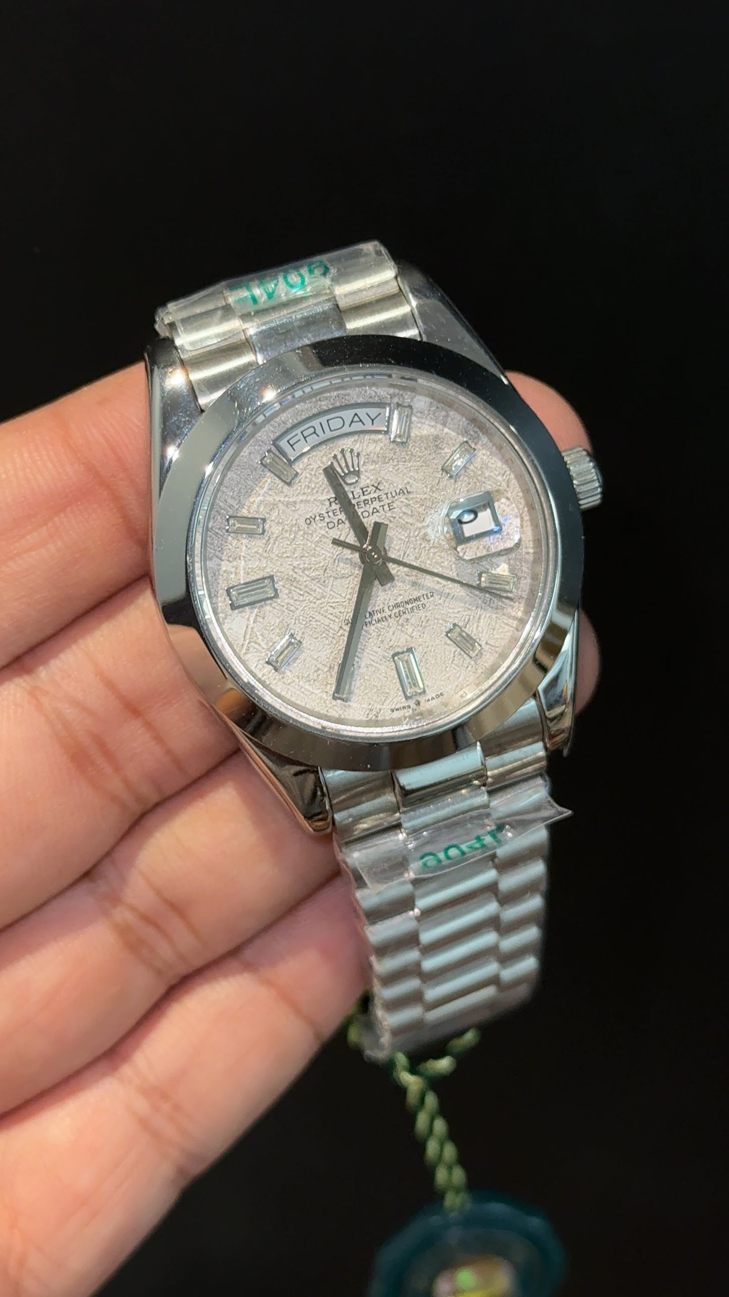DayDate | Silver Chain | Plain Bezel | Pearl Digit | White Texture Dial