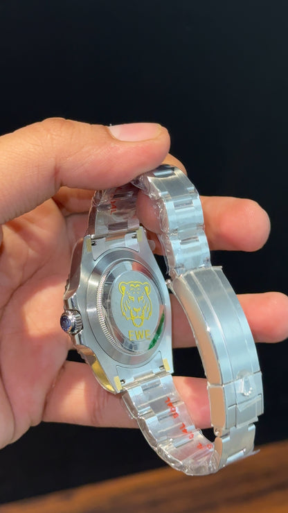 Executive Submariner | Silver Chain | Green Bezel | Black Dial