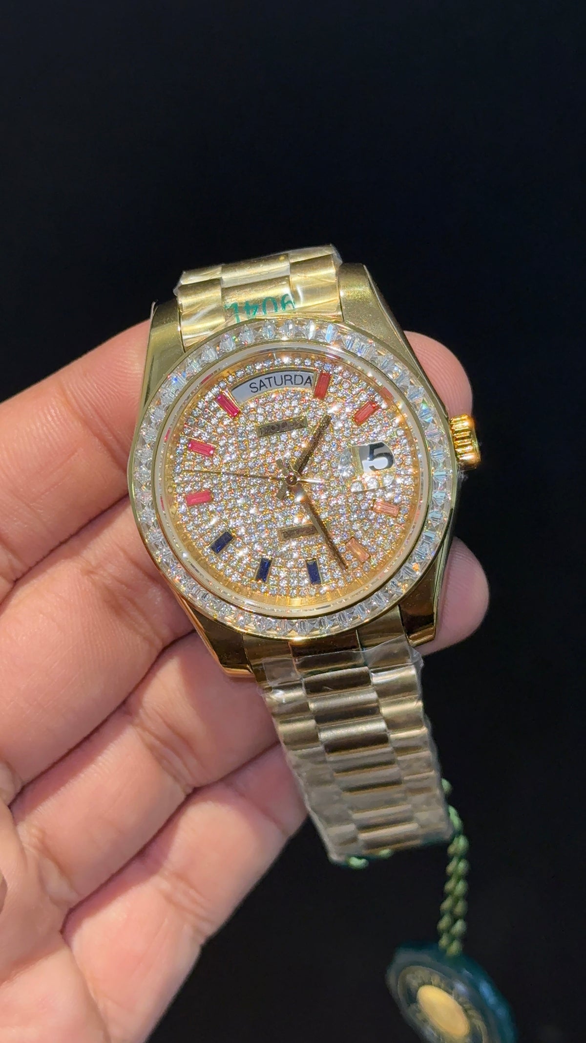 DayDate | Diamond Bezel | Gold Chain | Rainbow Digit | White Diamond Dial