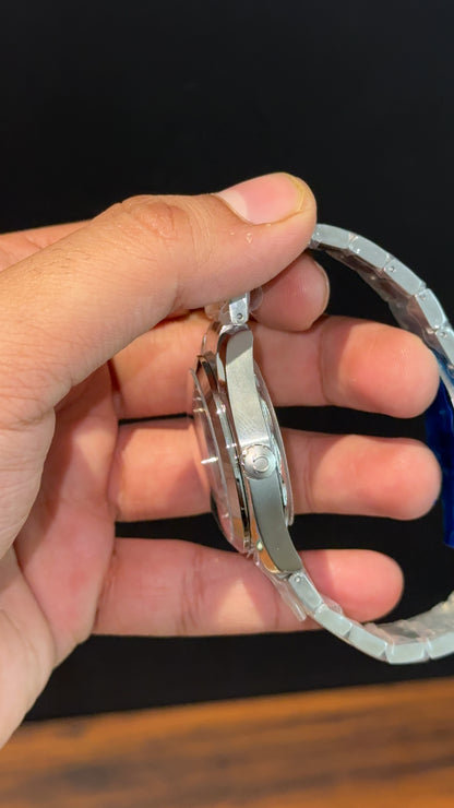 Omega Seamaster | Silver Chain | Blue Digits | White Lines Dial