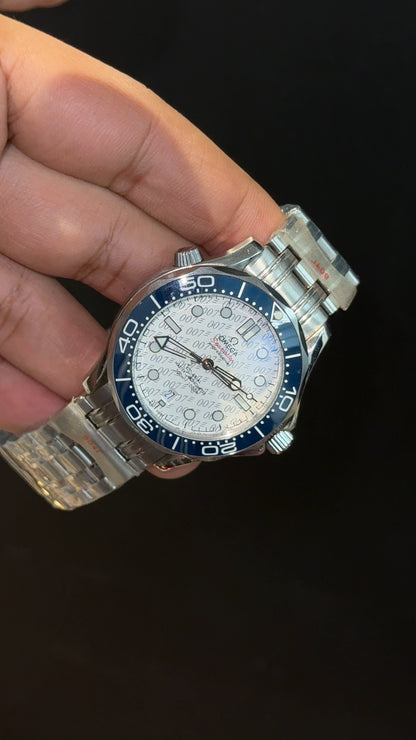 Omega Seamaster | Silver Chain | Blue Bezel | White Textured Dial