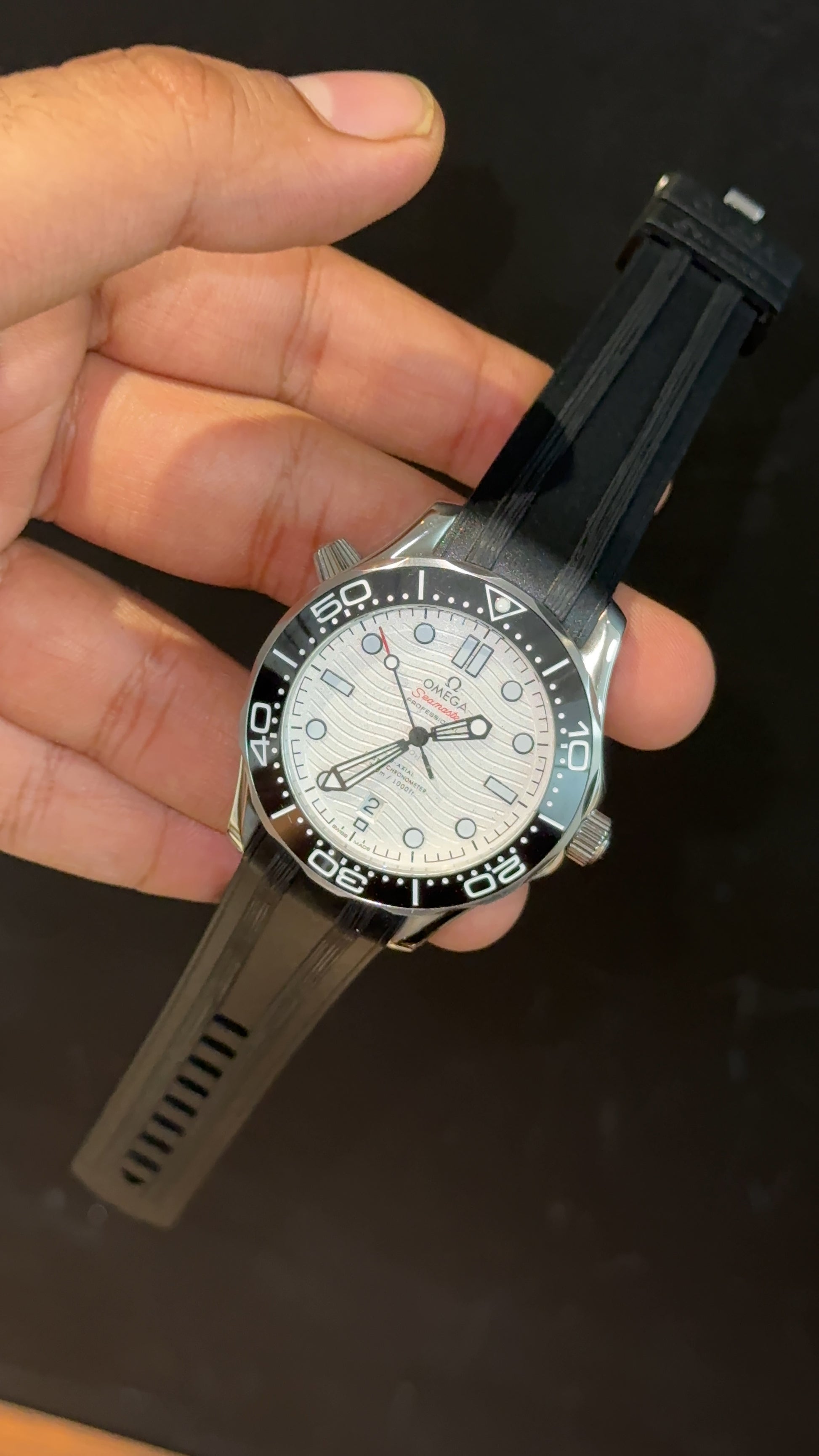 Omega Seamaster | Black Bezel | Black Strap | White Lines Dial - twentyfour