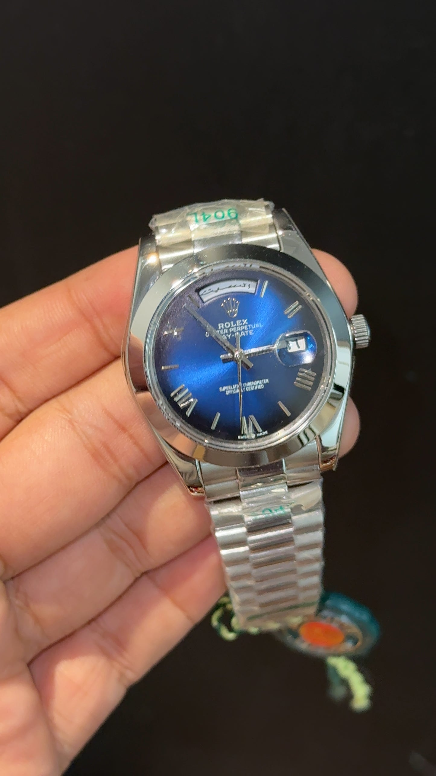 DayDate | Silver Chain | Plain Bezel | Gradient Blue Dial