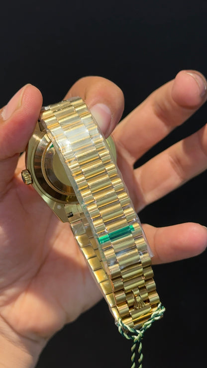 DayDate | Diamond Bezel | Gold Chain | Black Pearl Dial