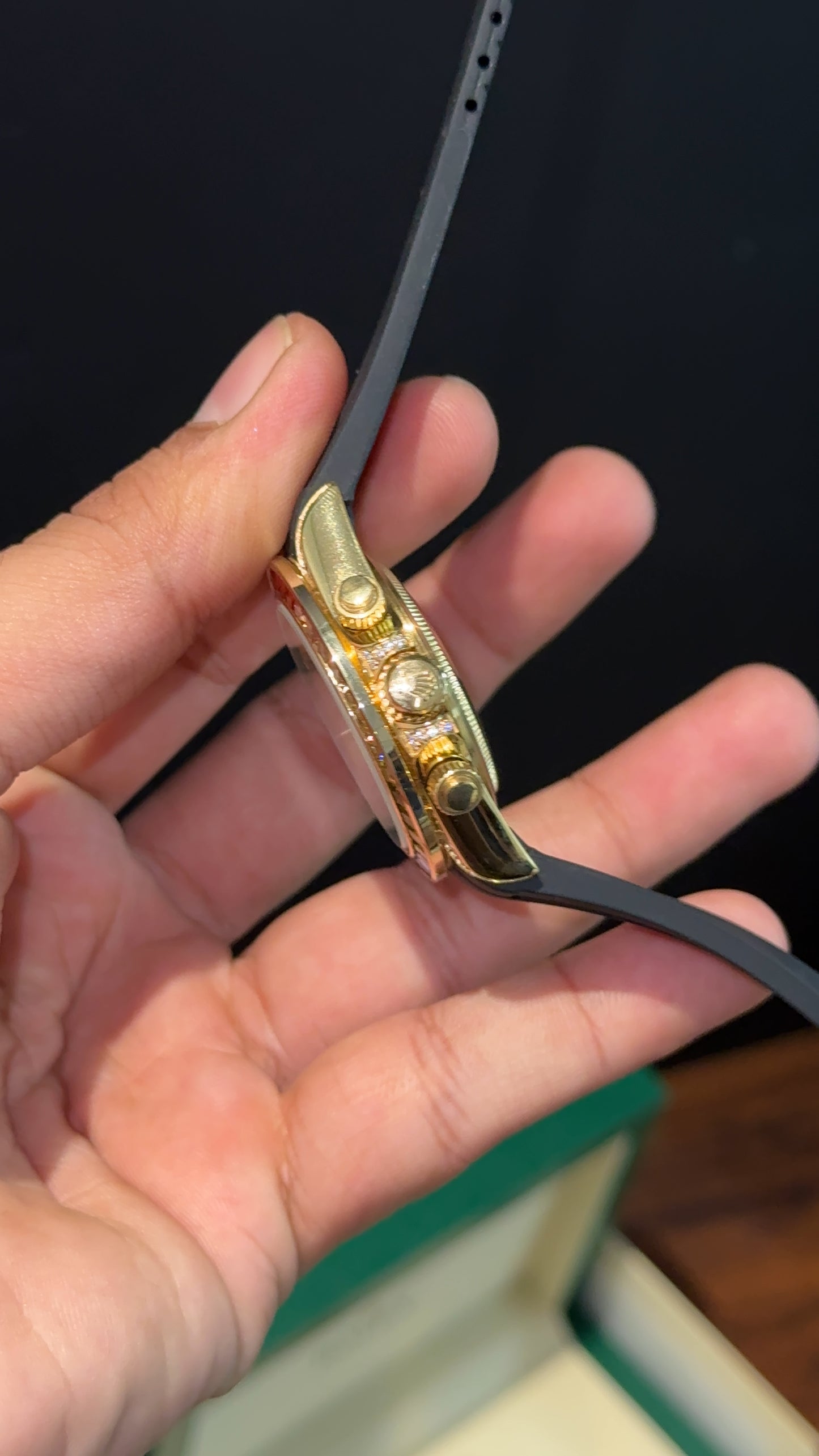 Daytona Gold | Rainbow Diamond Case | Black Pvc Strap | Rainbow Digit | Chrono | Black Dial