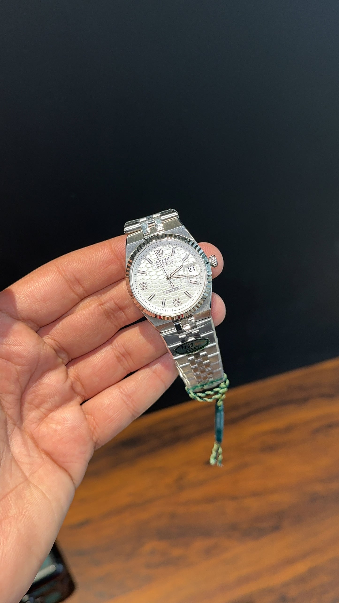 Premium Land Dweller | 36mm | Silver Chain | White Textured Dial