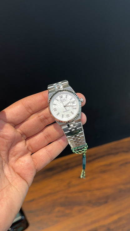 Premium Land Dweller | 36mm | Silver Chain | White Textured Dial