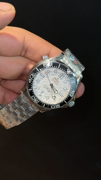Omega Seamaster | Silver Chain | Black Bezel | White Textured Dial